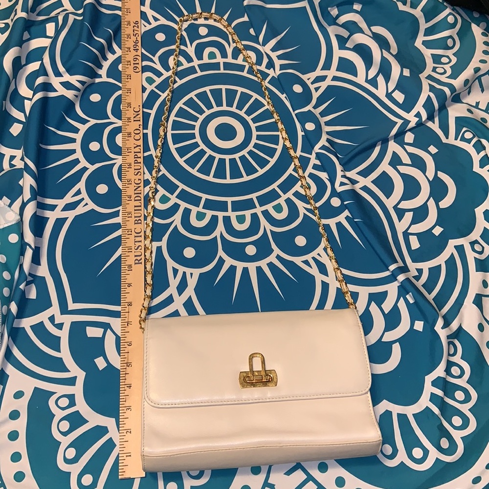 Lord & Taylor Vintage ivory white leather shoulder Crossbody with chain strap. - Picture 9 of 11